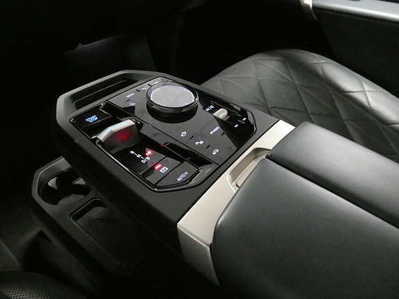 BMW iX 19 of 27