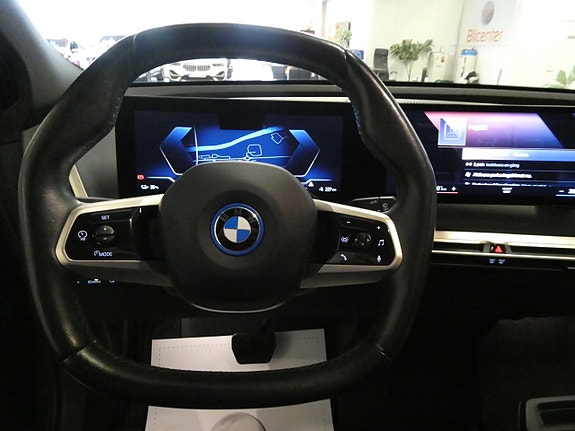 BMW iX 15 of 27