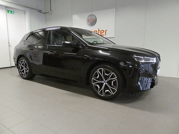 BMW iX 4 of 27