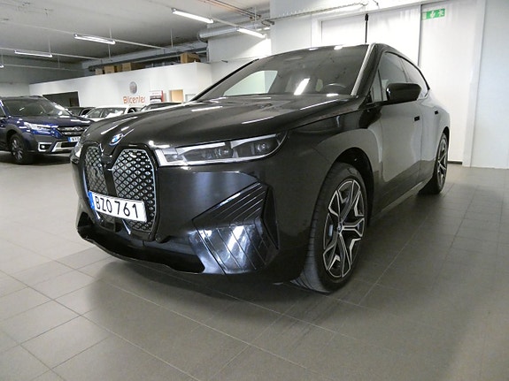 BMW iX 9 of 27