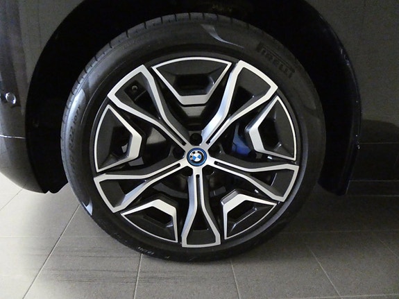 BMW iX 27 of 27