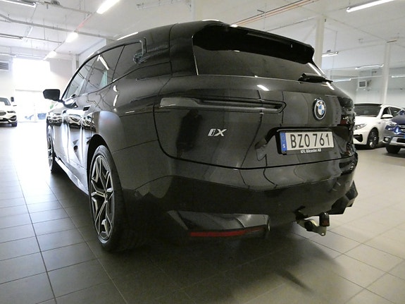 BMW iX 8 of 27