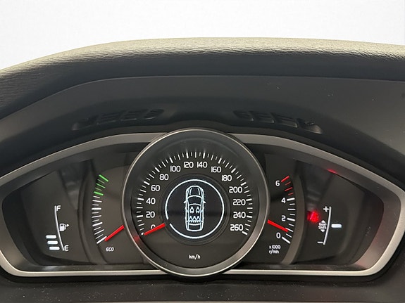 Volvo V40 14 of 27