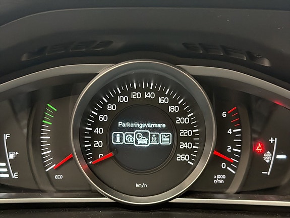 Volvo V40 13 of 27