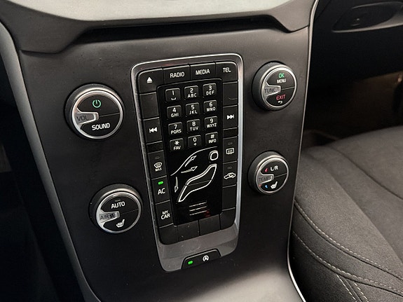 Volvo V40 17 of 27