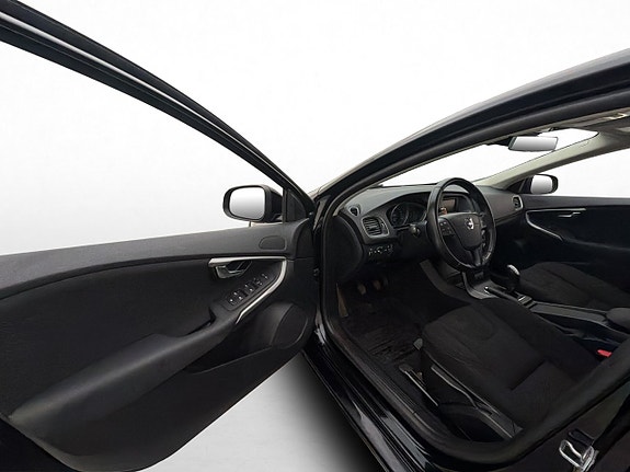 Volvo V40 8 of 27