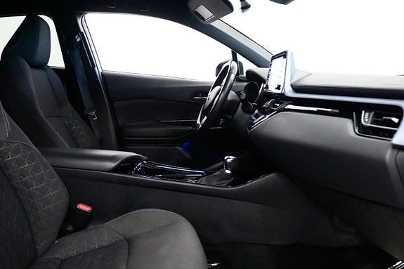 Toyota C-HR 8 of 23