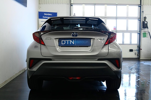 Toyota C-HR 4 of 23