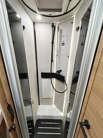 Benimar MILEO 297 - QUEENBED - ALDE – 180hk AUTOMAT ADAPTIV FARTHÅLLARE HEAVY CHASSI 29 of 30