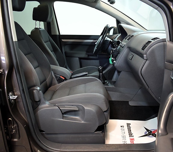 Volkswagen Touran 17 of 29