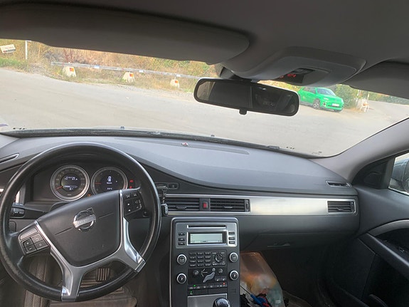 Volvo V70 2 of 4