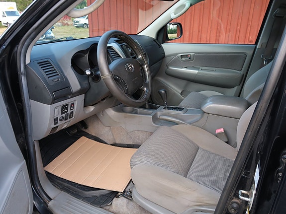 Toyota HiLux 8 of 13