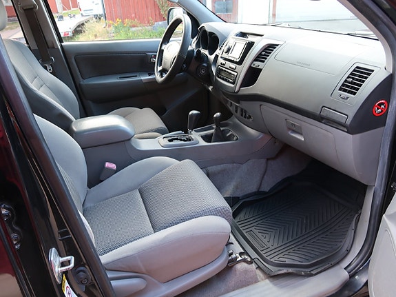Toyota HiLux 12 of 13