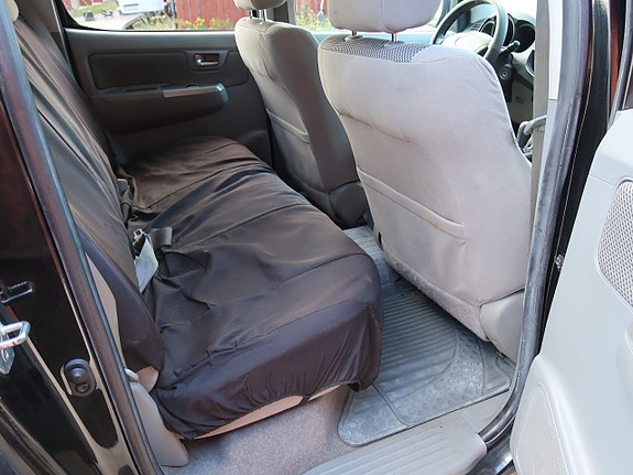 Toyota HiLux 11 of 13