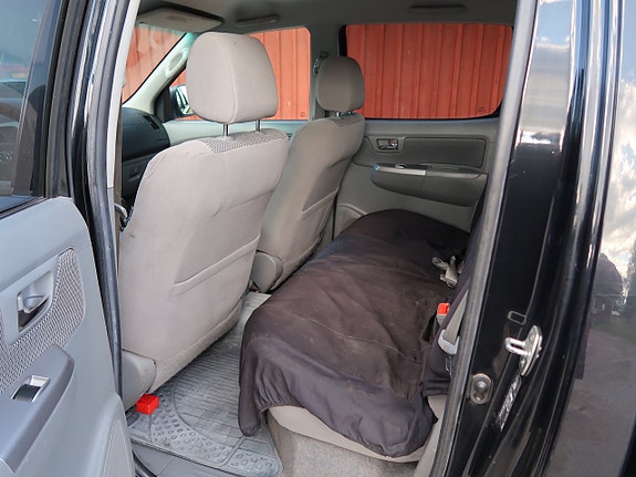 Toyota HiLux 9 of 13
