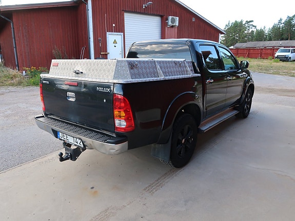 Toyota HiLux 4 of 13
