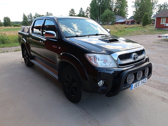 Toyota HiLux 3 of 13