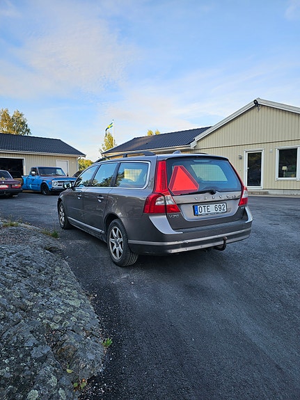 Volvo V70 3 of 6