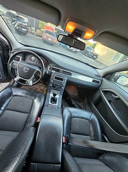 Volvo V70 5 of 6