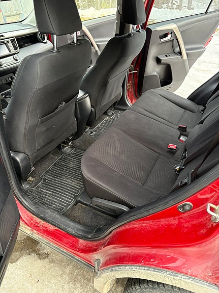 Toyota RAV4 4 of 7