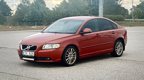 Volvo S40 2 of 8