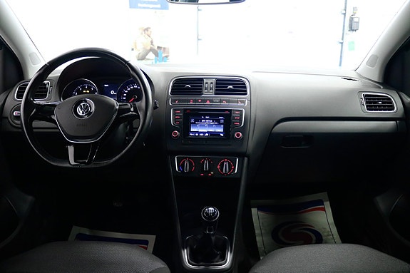 Volkswagen Polo 9 of 16