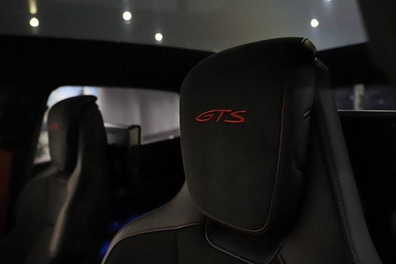 Porsche Taycan GTS 17 of 28