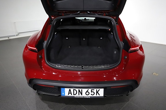 Porsche Taycan GTS 28 of 28