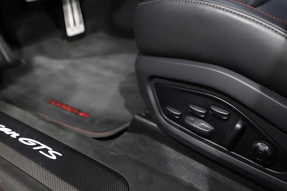 Porsche Taycan GTS 16 of 28