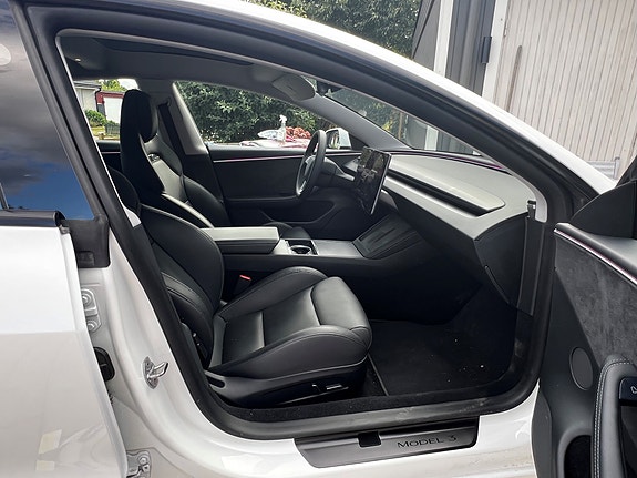 Tesla Model 3 8 of 9