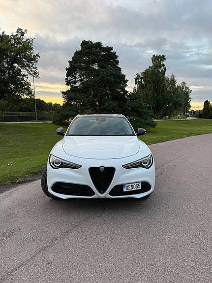 Alfa Romeo Stelvio 4 of 25
