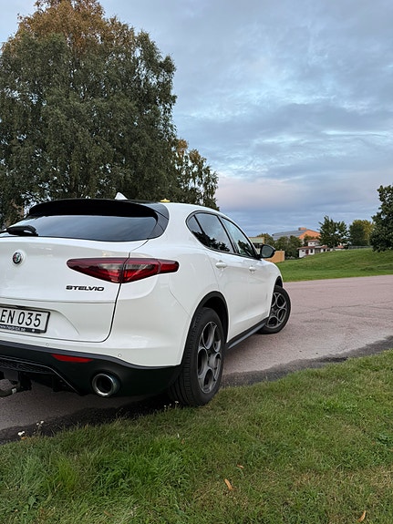 Alfa Romeo Stelvio 9 of 25