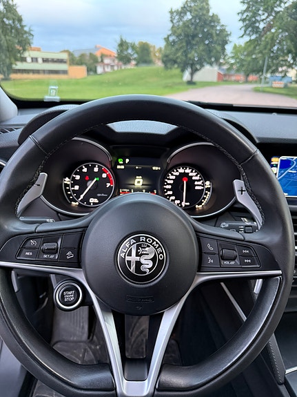Alfa Romeo Stelvio 12 of 25