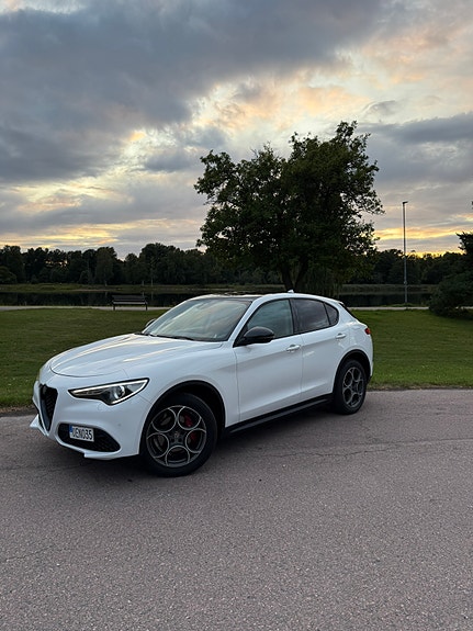 Alfa Romeo Stelvio 5 of 25