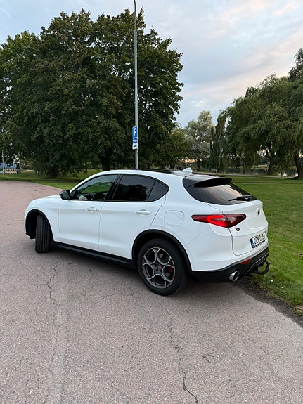Alfa Romeo Stelvio 6 of 25