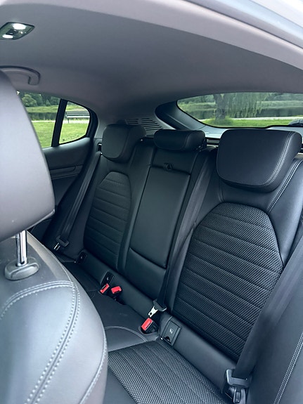 Alfa Romeo Stelvio 18 of 25