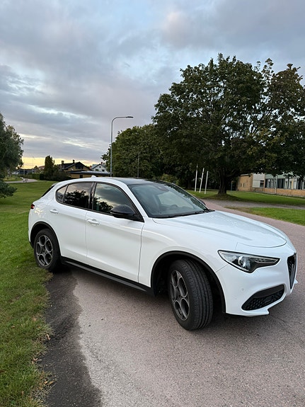 Alfa Romeo Stelvio 10 of 25