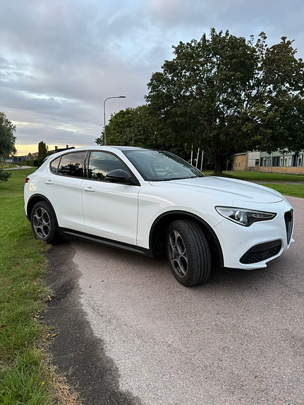 Alfa Romeo Stelvio 11 of 25