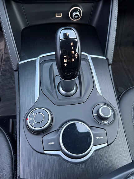 Alfa Romeo Stelvio 15 of 25