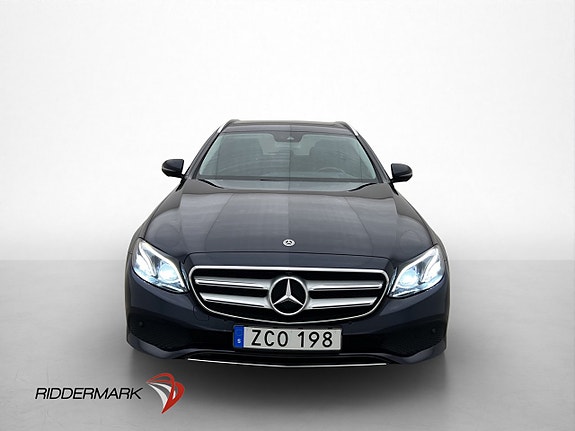Mercedes-Benz E220 2 of 30