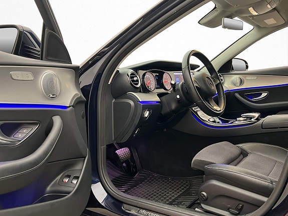 Mercedes-Benz E220 12 of 30