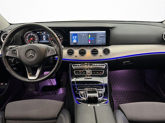 Mercedes-Benz E220 14 of 30