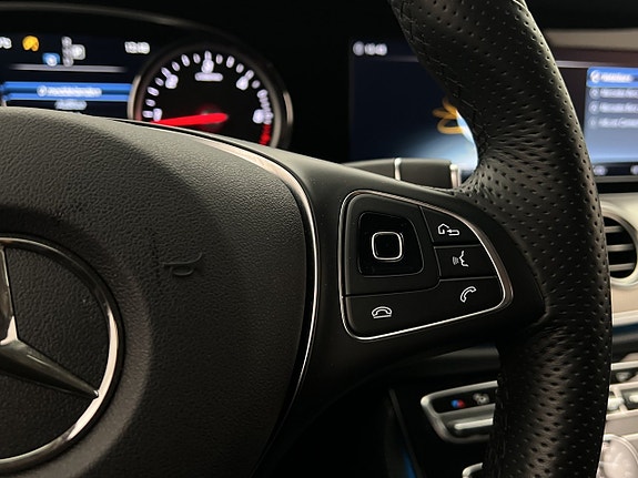 Mercedes-Benz E220 23 of 30
