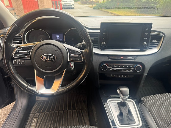 Kia Ceed 4 of 8