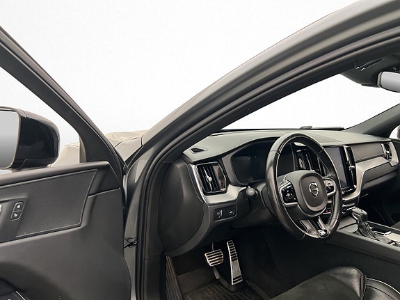 Volvo XC60 11 of 30