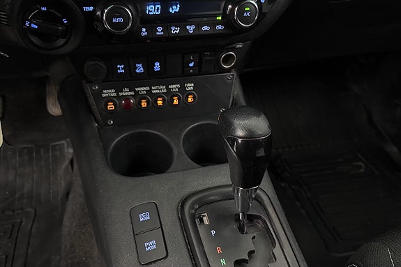 Toyota HiLux 11 of 11