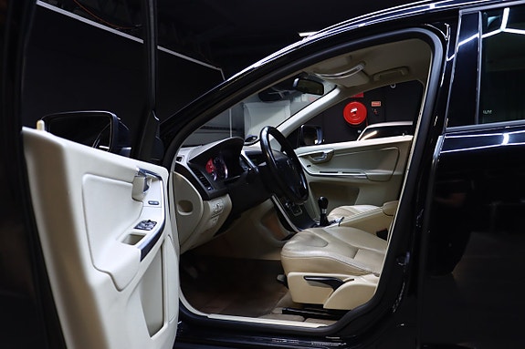 Volvo XC60 8 of 24