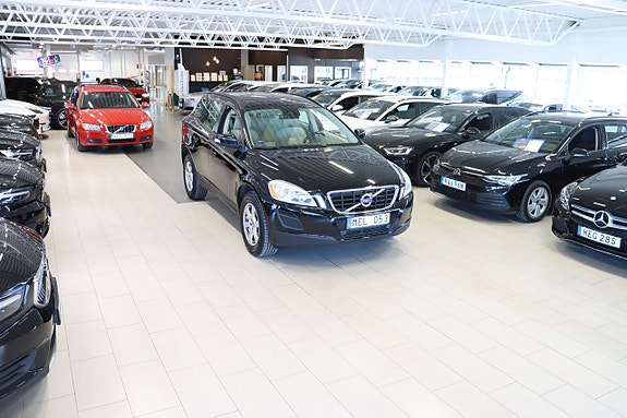 Volvo XC60 3 of 24