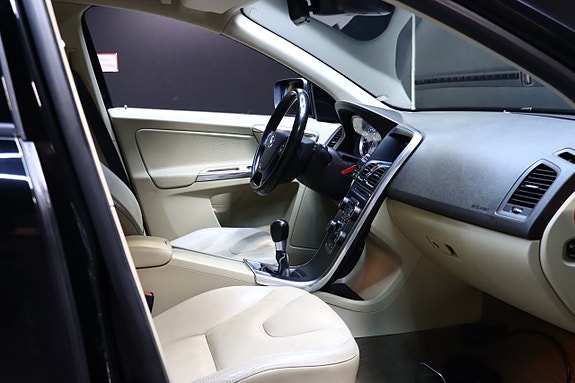 Volvo XC60 13 of 24