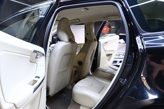 Volvo XC60 10 of 24